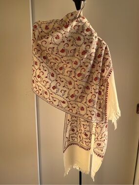 New Heirloom 100% Wool Kashmir Shawl scarf Wrap Ivory Floral Hand Embroidered